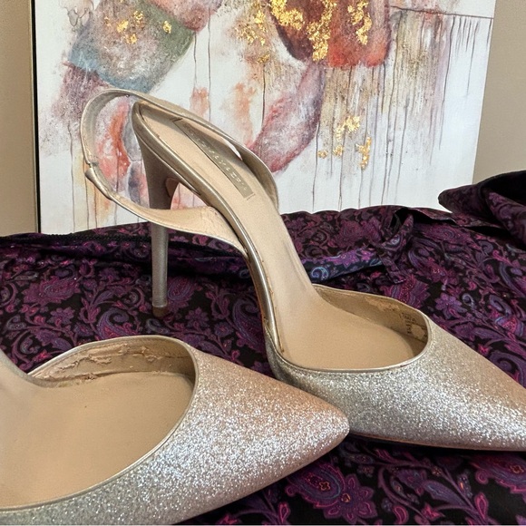 Gold leather slingback pumps. - Picture 4 of 6